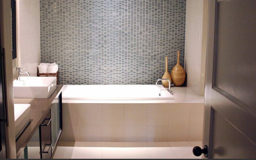 Фото современной плитки для мозаичной отделки ванной комнаты