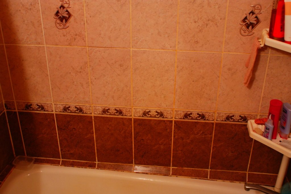 Преимущества плитки для интерьера маленькой ванной комнаты 