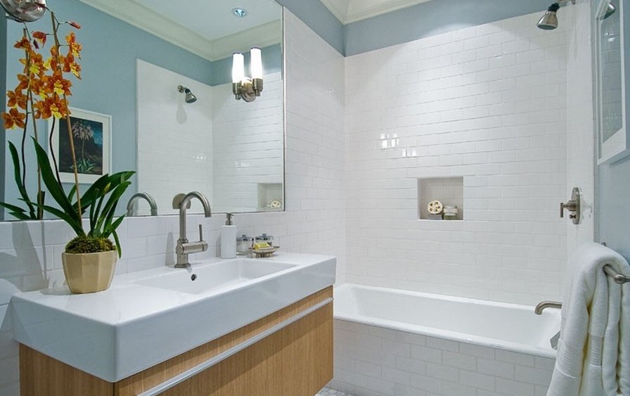 Преимущества и недостатки использования белой плитки для декора ванной комнаты 