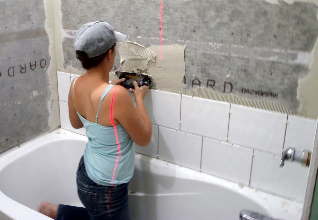 Укладка плитки своими руками в ванной комнате кирпичным рисунком 