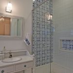 стекло используется в дизайне для ванной