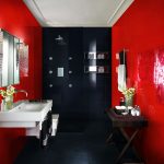 красно-черное оформление ванной