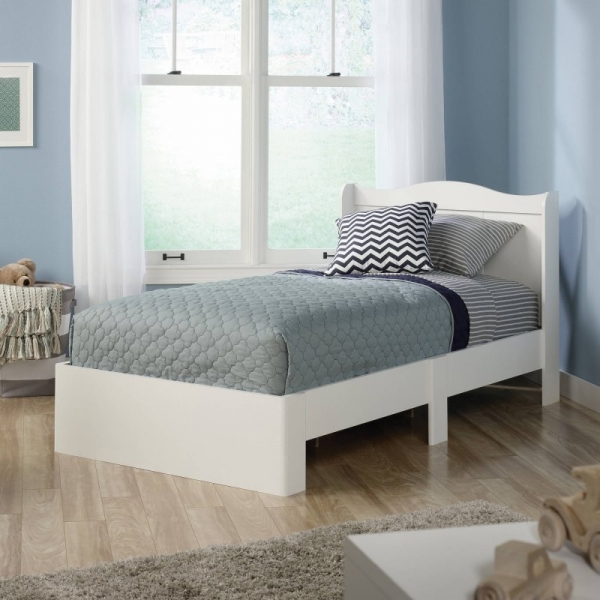 Белая кровать для спальни — классические взгляды на шикарный интерьер в фото обзоре!