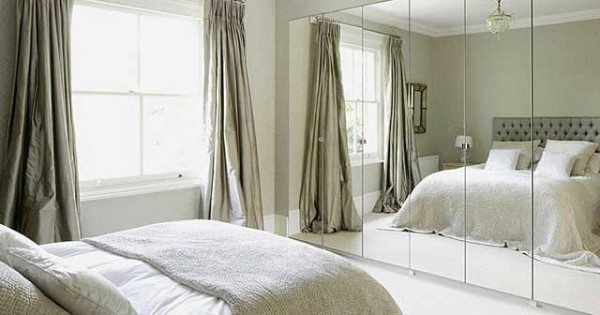 Как правильно использовать зеркало в спальне по фен шуй
