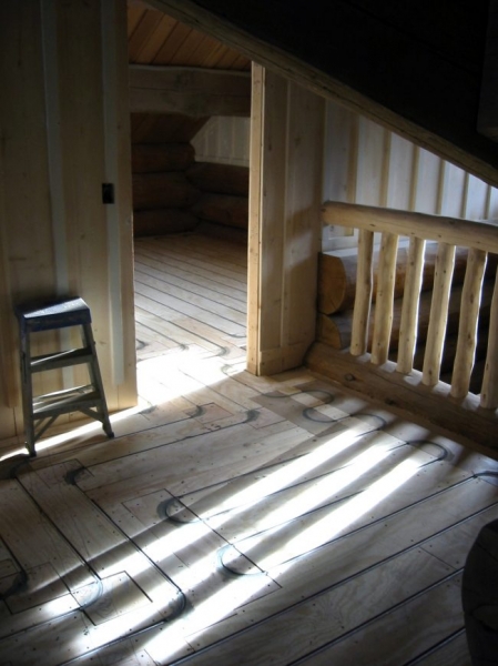 Внесезонный уют для всей семьи: как сделать теплый пол в деревянном доме