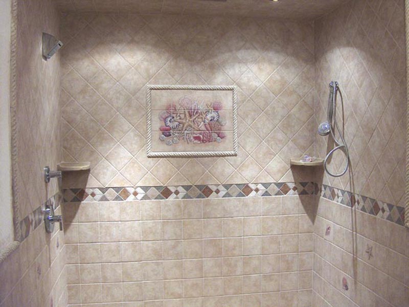 Какая плитка подойдет для современной маленькой ванной комнаты в ярких тонах