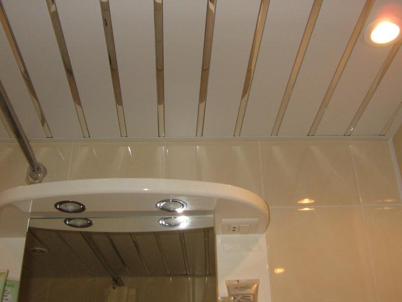 Реечный потолок для роскошной ванной комнаты 
