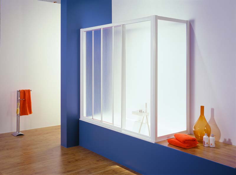 Выбор стеклянной шторки для оригинального оформления ванной комнаты 