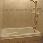 симпатичная керамическая плитка в интерьере ванной в стиле модерн в светлых тонах