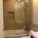 красивая керамическая плитка в ванной комнате в стиле этно в светлых тонах